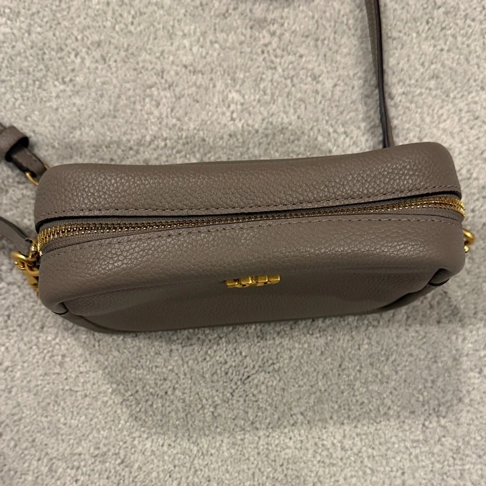 Tory Burch compact pebbled